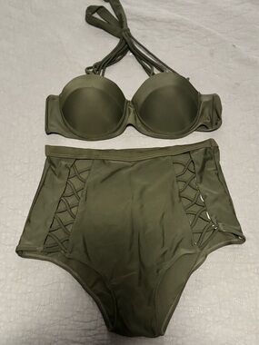 Women’s 2 piece bathing suit